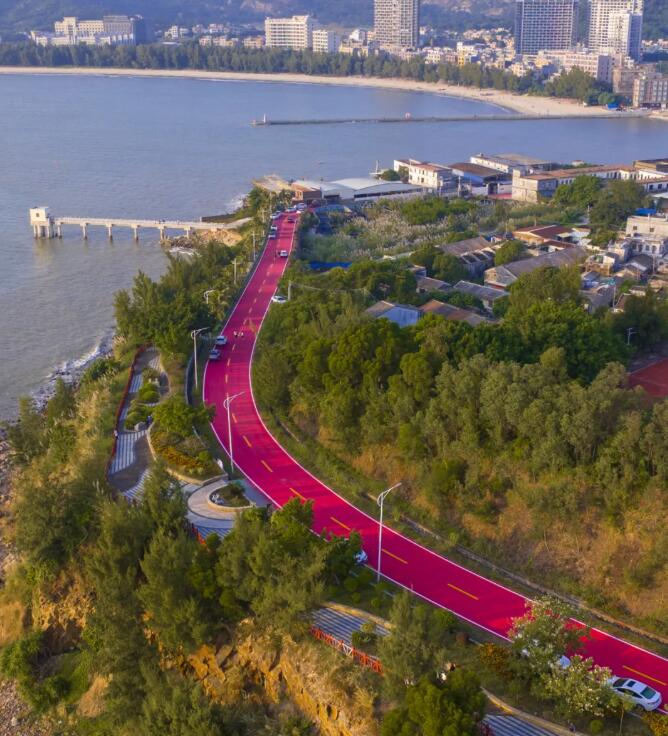 东平渔港最吸睛的标志，当属那条粉色沿海公路.jpg